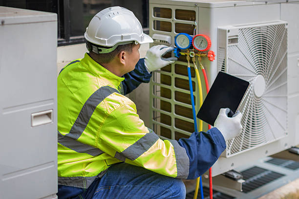 Professional Ac Installation technician working in Manvel, TX